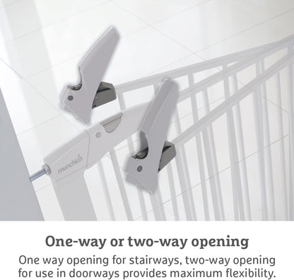 Munchkin Stair Gate Maxi Secure Toddler & Baby Gate 76-82cm extends up to 117cm with separately sold extensions | Pressure Fit Baby Safety & Dog Gate for Doorways | No-Screw Install Child Gate, White