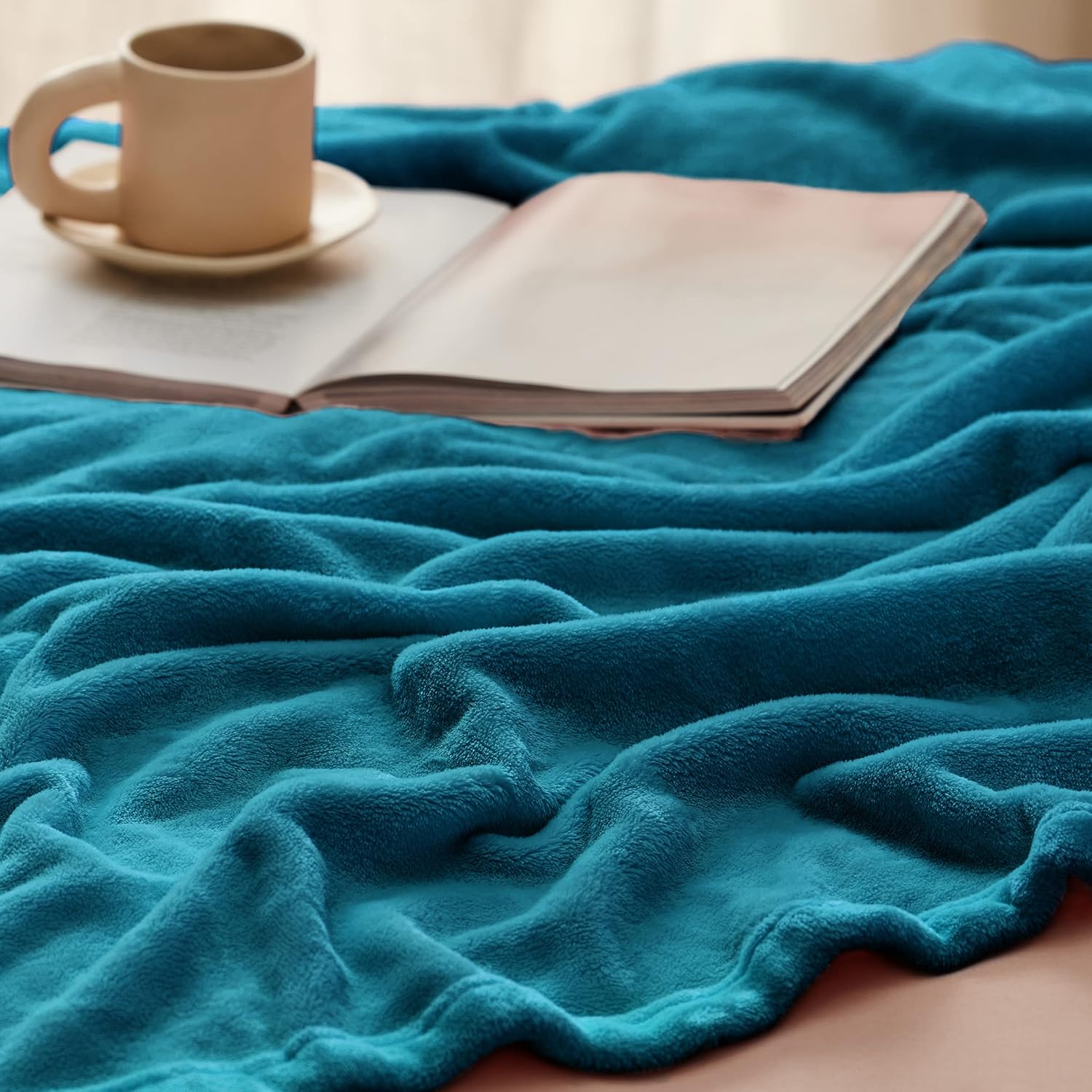 Bedsure Fleece Blanket for Bed - Soft Cosy Fluffy Throw Blankets, Warm Large Throws for Audlts, Teal, 220x240 cm