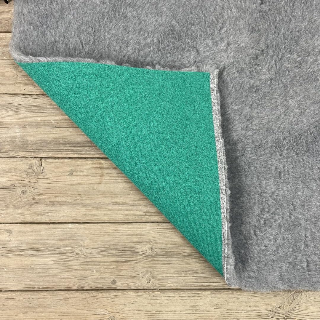 Traditional Grey High-Grade Vet Bedding 30mm Cut in Squares & Rolls. THICK WHELPING FLEECE DOG PUPPY PRO BED Size: 75cm x 51cm