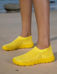 Women's Solid Color Contrast Mesh Water Shoes, Lightweight Breathable Barefoot Shoes for Beach Swimming Pool, Outdoor Sports Shoes for Women & Girls, Watershoes, Water Footwear, Wading Shoes Lime Yellow & other colors