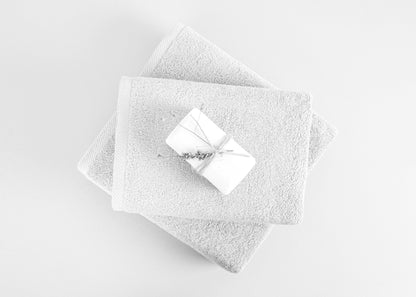 Pack of 2 Large Quick-Drying Lightweight Easycare Indus Valley Cotton Bath Sheets 80x140 cm for Home Travel Gym Holidays Multiple Colours by OLIVIA ROCCO
